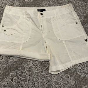 NWOT White INC international Concepts Midrise Shorts Sz 16